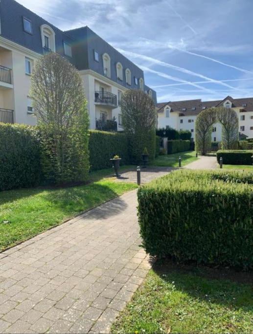 Les Jardins De Magny. Lägenhet Exteriör bild